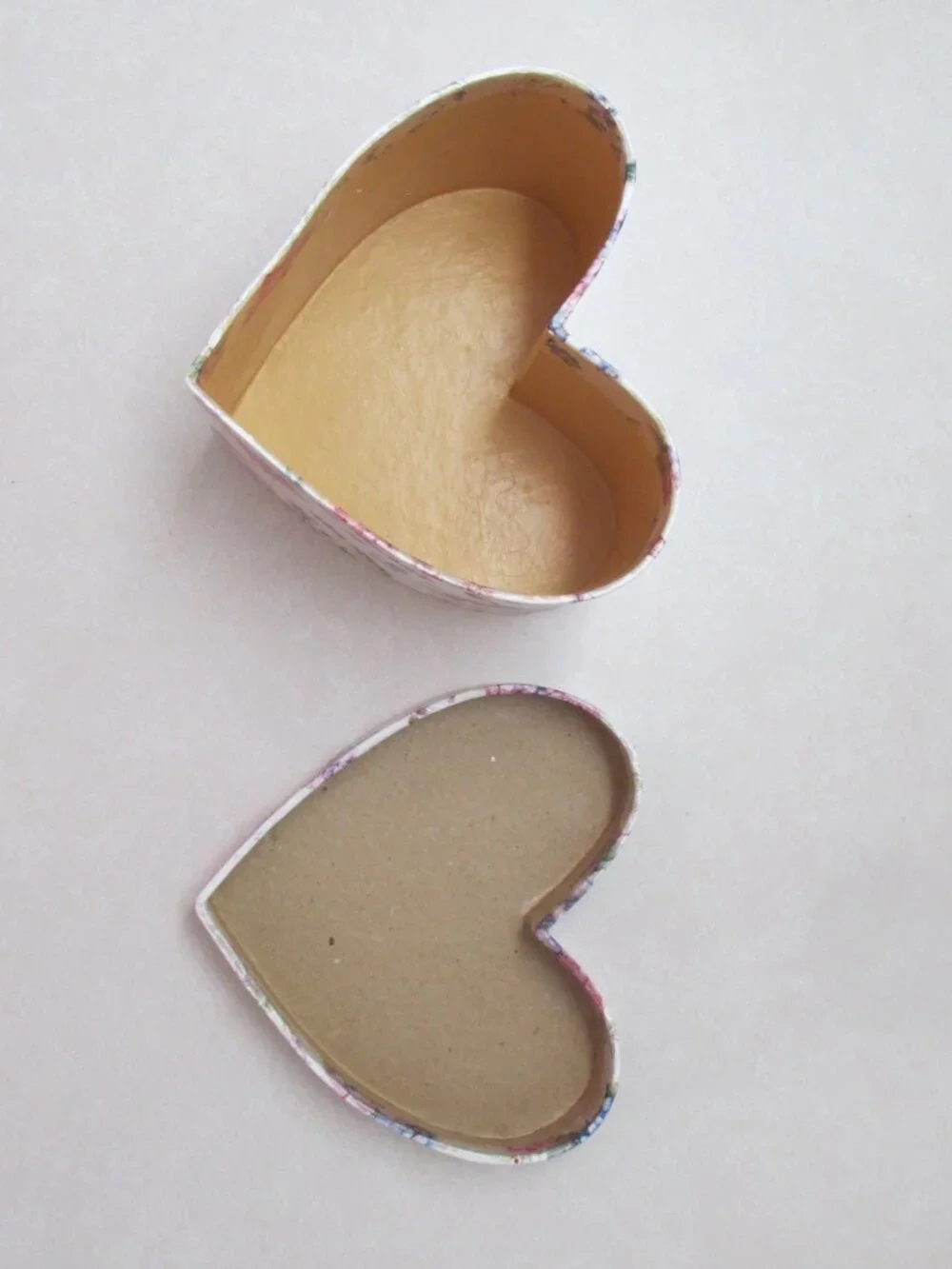 FLORAL HEART SHAPPED BOX w/ LID LAVENDER, PINK, BLUE TRINKET VICTORIAN ROMANTIC
